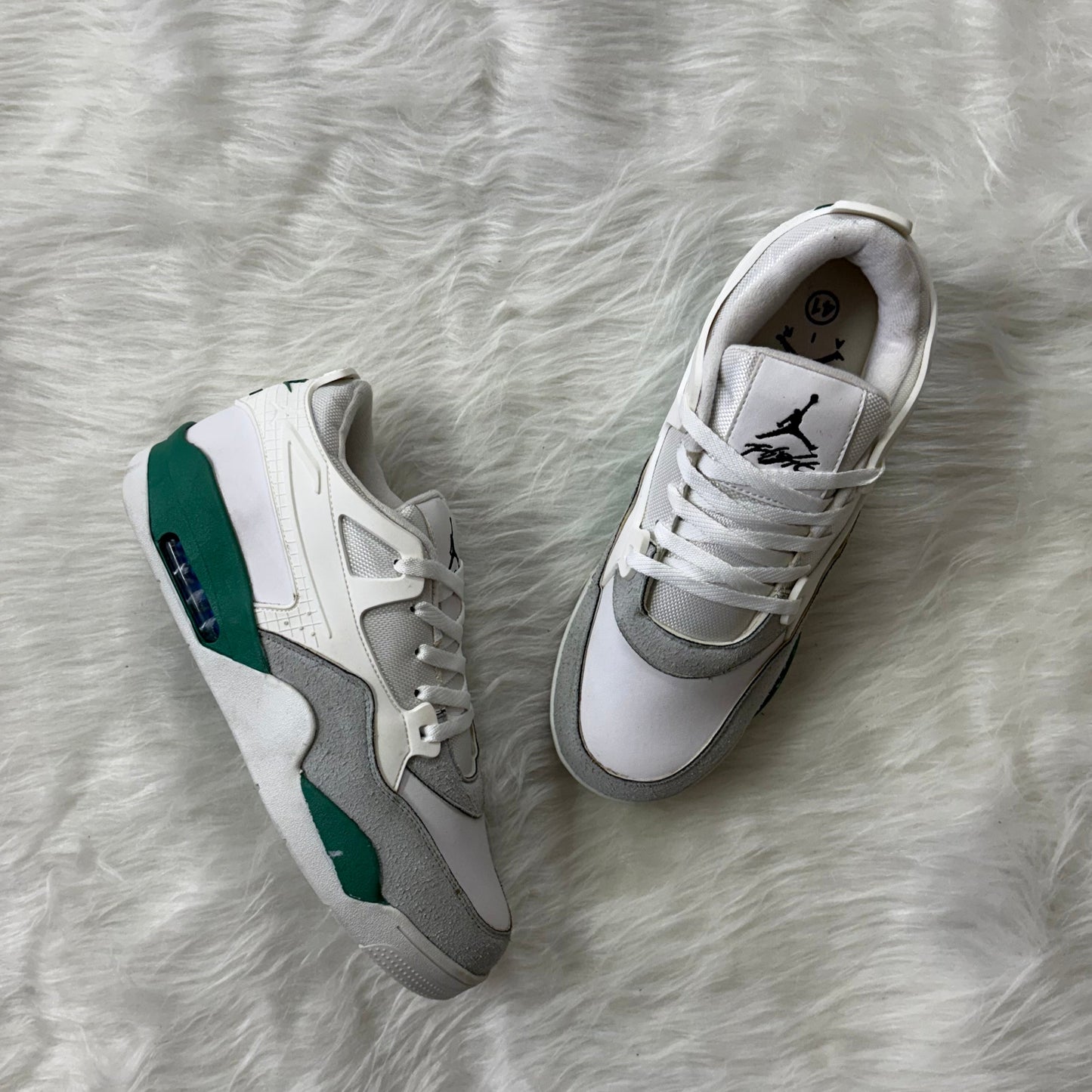 RN White Green