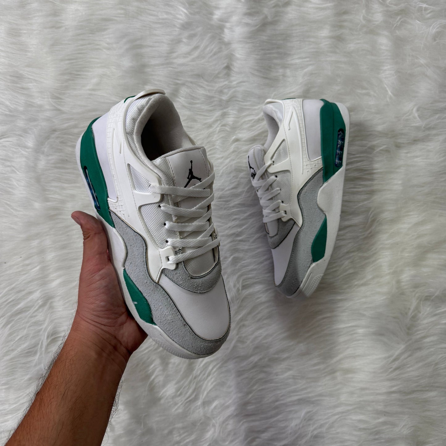 RN White Green