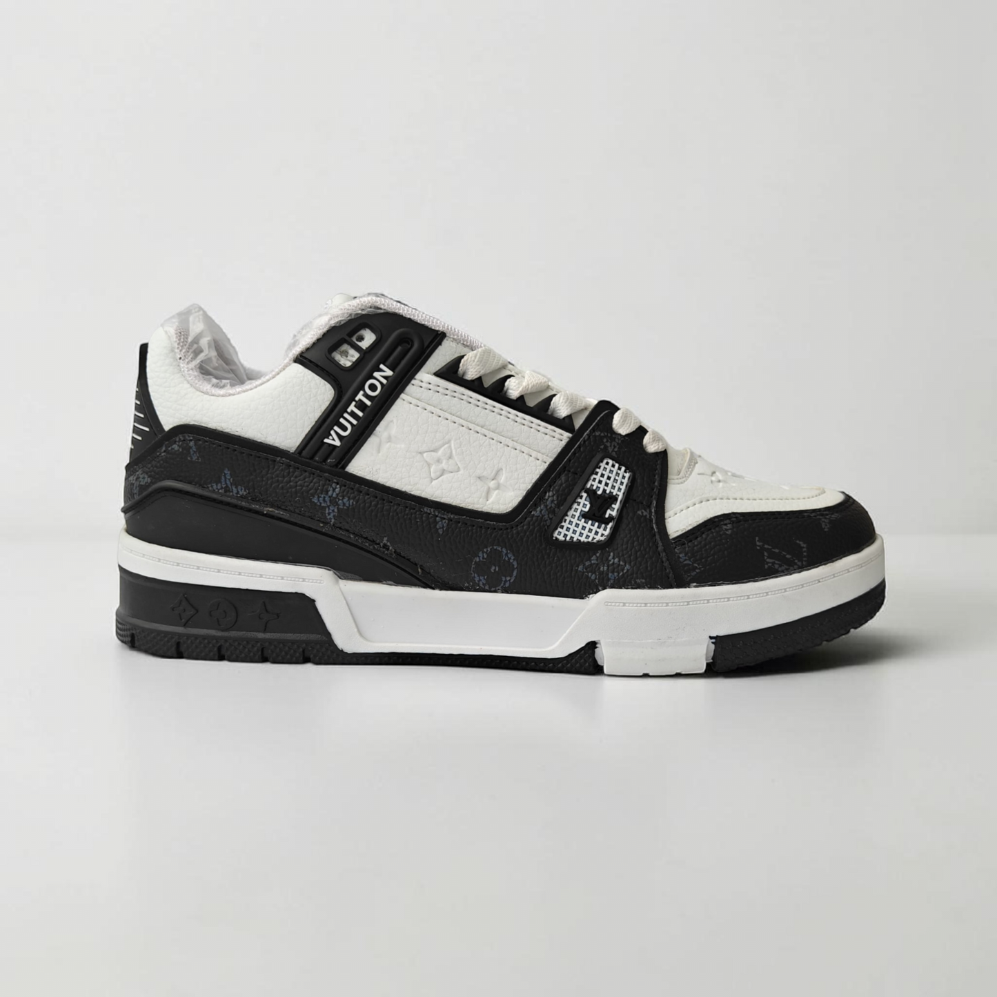Trainer Black & White