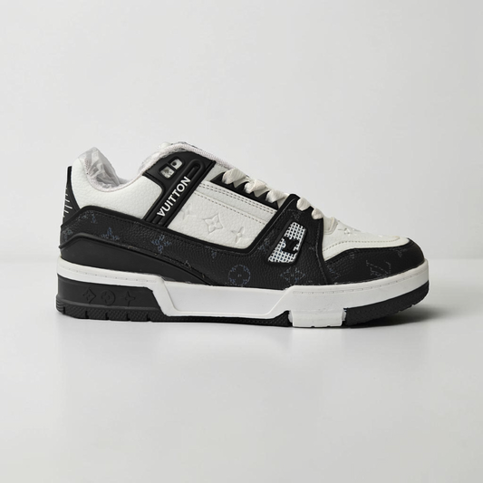 Trainer Black & White